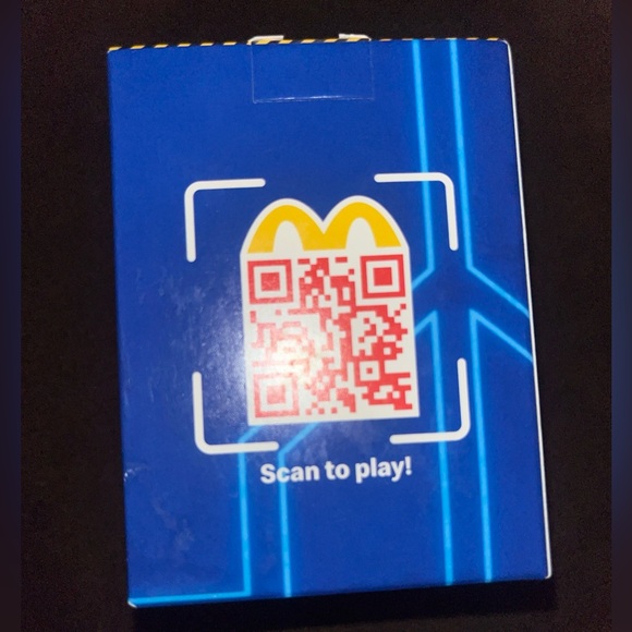 DESPICABLE ME 4 - Box 6: Mega Dave, 2024 McDonald's Happy Meal New in box - Picture 2 of 4